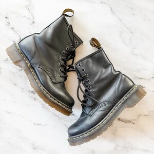 Dr Martens Womens Black Smooth Leather 1460 Combat Boots,